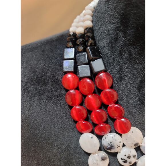Womens Multi Strand Beaded Necklace With Red White Black Stones Spring Ring Lock - Picture 5 of 6